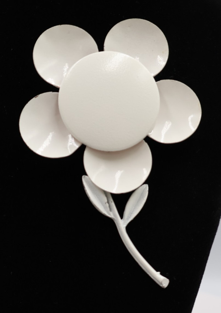 Vintage 1950s or 1960s Large White Enamel Mod Daisy Flower Brooch 4.24 Inches