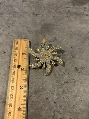 Vintage Snowflake/Star Round Cluster Brooch Pin with Clear Rhinestones