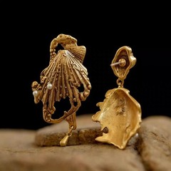 Vintage Gold Shell Pearl stud Earrings