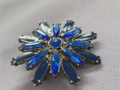 Vintage Star Burst Sky-Blue/Sapphire-Blue Resin Silver Tone Brooch Pin