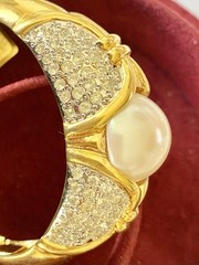 VOGUE BIJOUX ITALY F/PEARL PAVE CRYSTAL GOLD PLATED BANGLE BRACELET~ 7″ ~NOS VTG