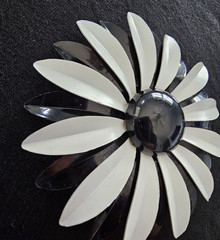Vtg Black & White Enamel Double Layered Daisy Flower Brooch Pin 3″ Mod 60s Retro