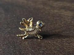 Vintage 4 Brooch Pin Lot Gold Tone Animals Teddy Bear Bird Crab