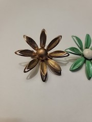 1950-1970 Vintage Metal Enamel Brooches Daisy Flower Design