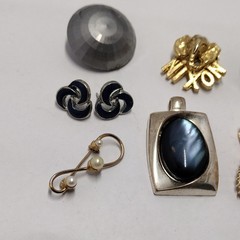 Vintage Earrings Brooch Pendant Mixed Metals Rhinestone Pearl Multicolor Lot of…