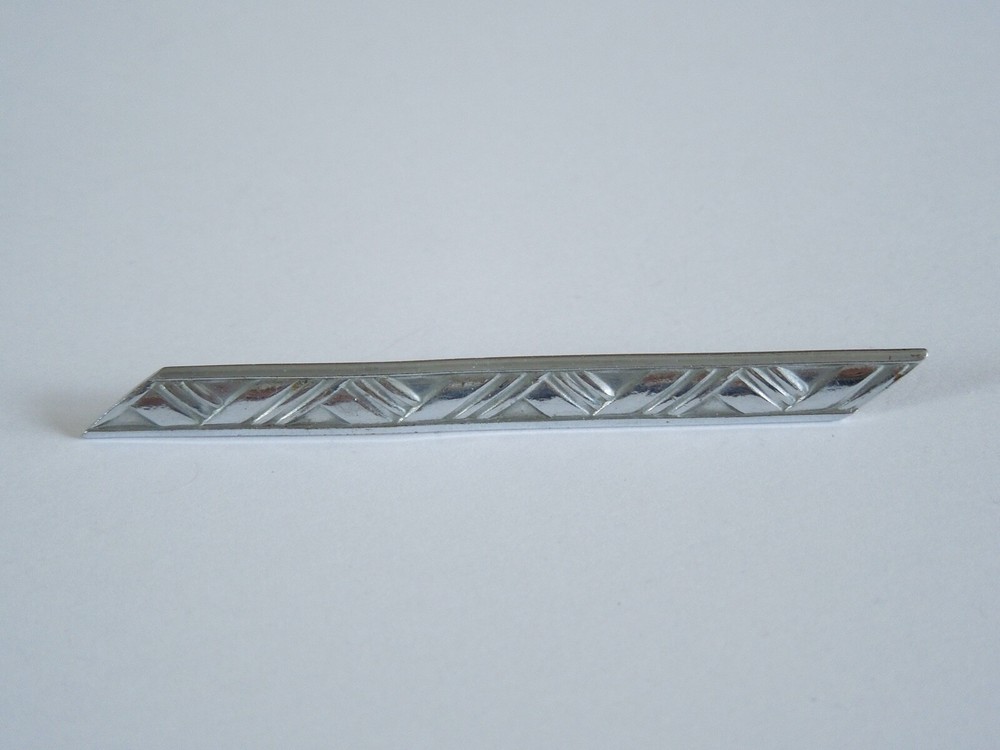Chrome Colored Bar Brooch 4.4 G / 2.76 X 0.24 In