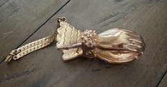 Vintage Hands Sweater Clip, 1940’s 1950’s Glove Clip/Scarf Clip – Rose Gold Tone