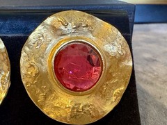 Vintage Cabochon Clip Earrings Fuchsia Pink Chunky Mogul Runway Gold Tone