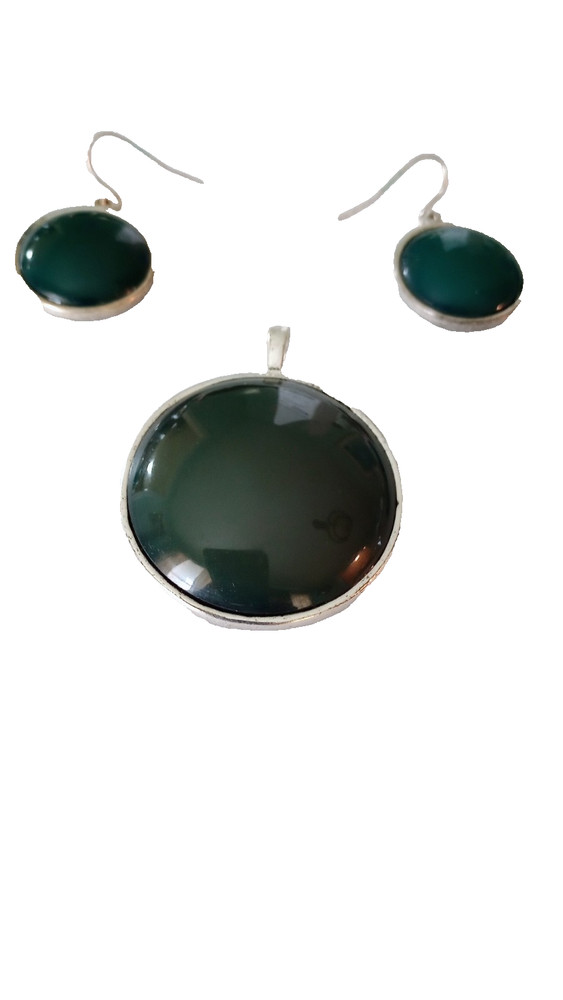 Vintage Dark Green Round 1 1/2 In D Pendant 1 In D Earrings Set Elegant Classic