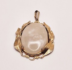 JJJ 12k gold fill antique calcite pendant w/leaf accents
