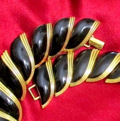 VTG RUNWAY BOOK PC WIDE NAPIER BLACK ENAMEL GP “MODERN ARTS” NECKLACE WEIGHTY