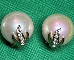 Vintage Carucci Earrings Gold Tone Rhinestone Faux Pearl Pierced 3/4” Beautiful
