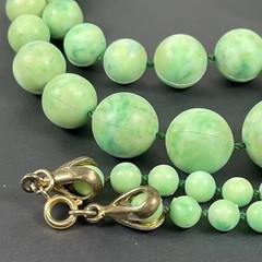 Vintage Green Hand knotted Beaded Necklace Graduated Size Plastic 26″ Faux Jade