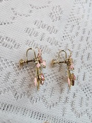 Vintage Mid Century Enamel Jewelry Set Brooch Earrings Dainty Floral Pink Gold