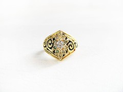 Ornate Chunky Vintage Costume Gold White Stone Cluster Ring – Size 8