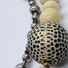 Vintage Plastic White/Off-White Black Zebra Leopard Beaded Necklace 32″