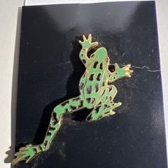 WM Spear Design Leopard Frog Pin Green Gold Black Enamel Brooch Pin, vtg 1980’s