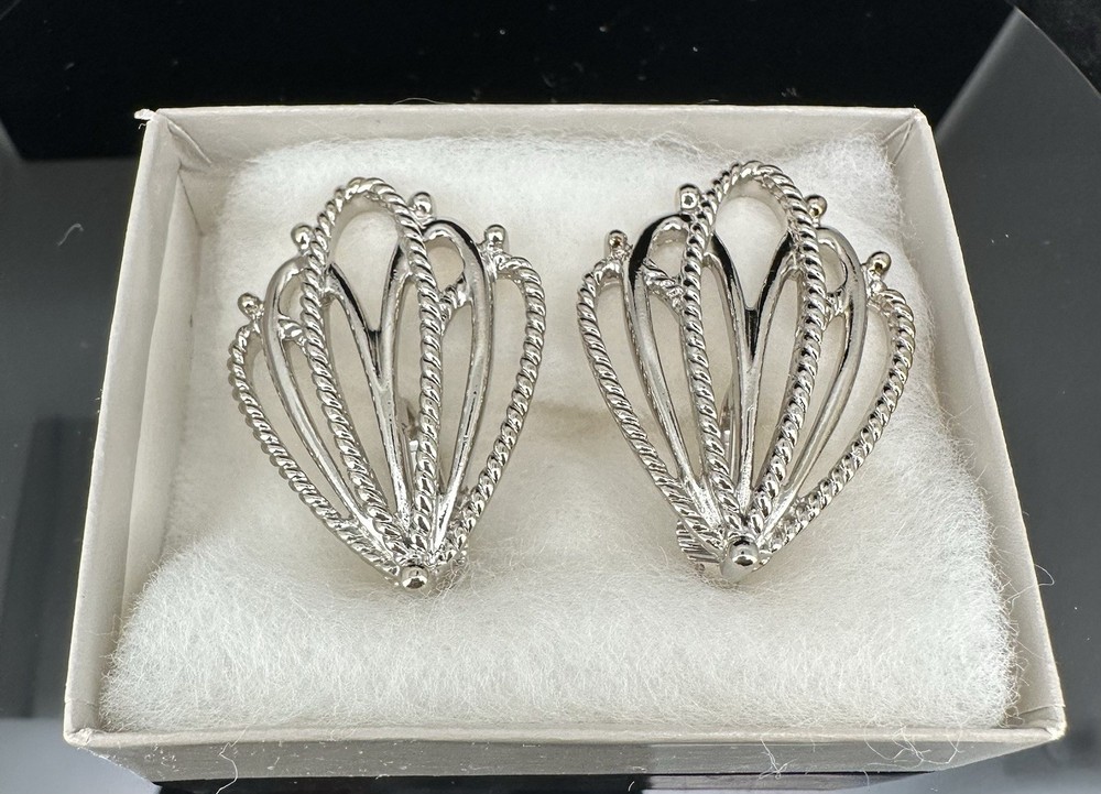 J550-VINTAGE PIERCED EARRINGS~SILVER TONE~CHUNKY~1.5″ DROP~NEAT!