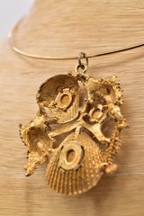 Vintage Cabochon Seashell Pendant Necklace Gold Choker Starfish Seahorse BinG