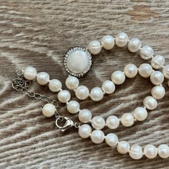 Cultured Freshwater Pearl & Rhinestone Short Beaded Necklace Knotted Between