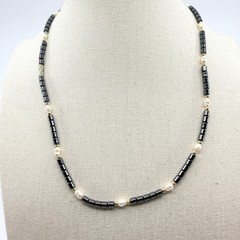 Necklace Vintage Metallic Black Cylinder Bead Faux Pearl Gold Tone Minimalist
