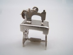 JMS STERLING SILVER CHARM TREADLE SEWING MACHINE MOVEABLE 3-D