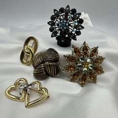 Lot of Five Mixed Vintage Brooches. See pics.