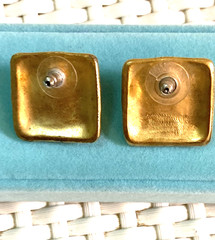 Vtg Goldtone Earrings 1 in sq with B1K 1/2″ Round Cabochon in Bezel & Post Backs