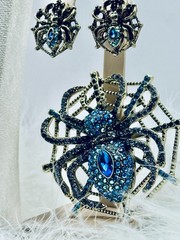 HEIDI DAUS! “Entangled Elegance” A Spider* Spinning It’s Web Necklace/Earring’s