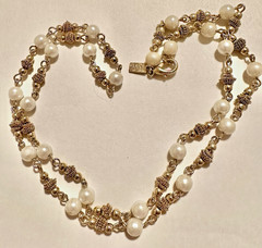STUNNING VINTAGE SIGNED REVLON PEARL GOLD TONE STATION 24″ NECKLACE CLASSIC