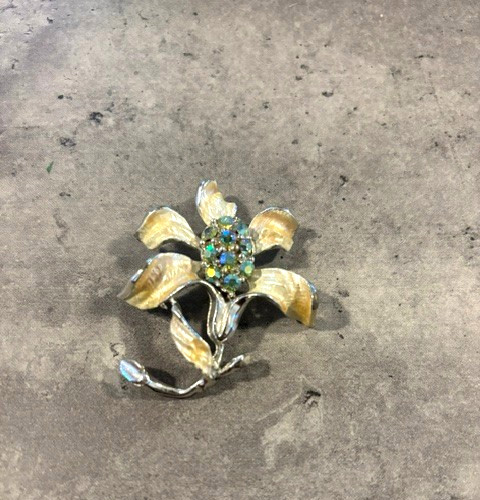 Vintage Cream Flower Petals Brooch Silver Tone Cluster of Blue Rhinestones
