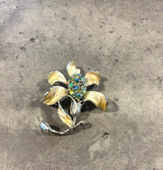 Vintage Cream Flower Petals Brooch Silver Tone Cluster of Blue Rhinestones