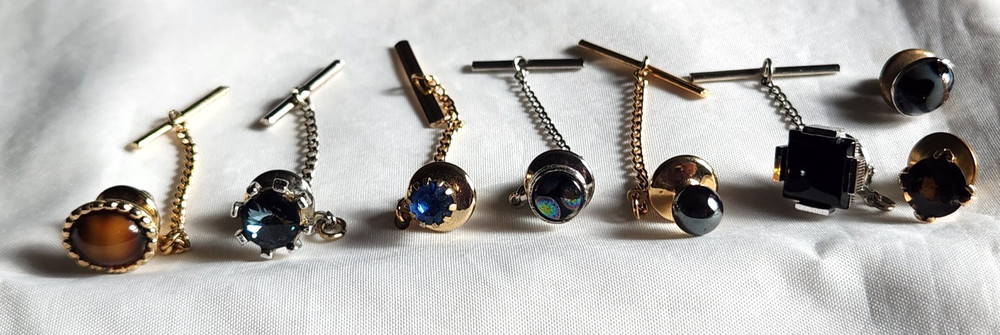 Lot of 8 Vintage Men’s Tie Tacks w/Chains, Gold & Silver Toned Stylish ￼