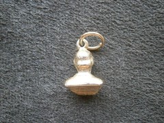 Abraham Lincoln Bust Vintage Solid Goldtone Bracelet Charm Pendant 3.1g