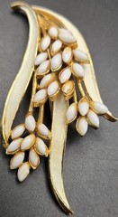 Mode Art Brooch Pin Gold Tone White Beaded Estate Statement MCM Signed Vintage