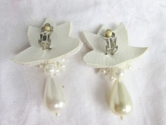 1980s Vintage Pearl Tear Drop Sequin Beaded Earrings Clip Center Cluster Dangles