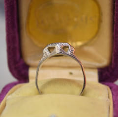 Antique Art Deco 18K white gold Belais .35 ct diamond ring sz 4