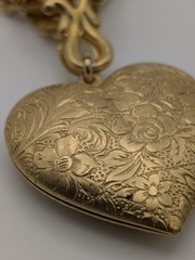 Vintage Floral Heart Locket Pendant 16″ Mariner Coffee Bean Link Chain