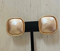 Vintage Signed Napier Champagne Ivory Pearl Gold Clip On Square Earrings