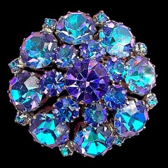 Vintage Rare Weiss Iridescent Color Changing Blue Purple Rhinestone Brooch Signe