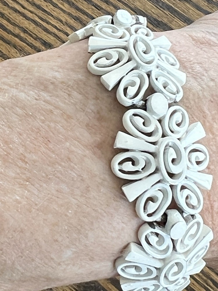 TRIFARI Floral Bracelet Gold Tone White Enamel Modernist Nature Botanical Garden