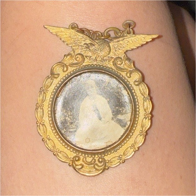 Workers Union of N.A. Signed Gold Tone Round Eagle Brooch Pin