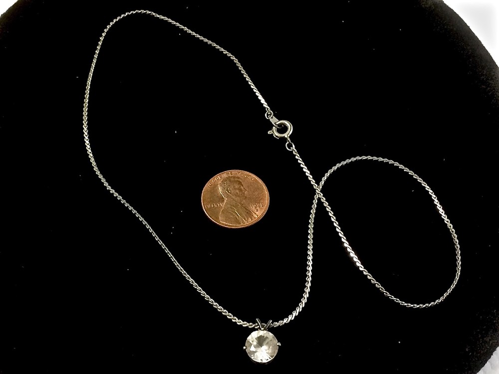 Classic Look Large Glass Jewel in Silver Color Setting & Chain Pendant Chain Set