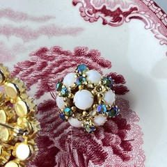 Vtg 1950s Weiss 2” Milk Glass Rhinestone Brooch Pin & Clip On Earrings-Gold Tone