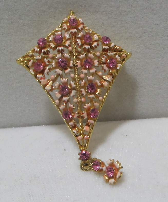 Pretty Vtg Flower 3D Surface KITE Brooch Gold Tone Pink Rhinestones & Enamel