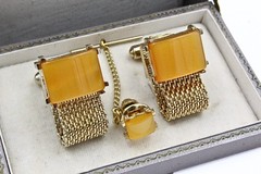 Swank Designer Signed Yellow Thermoset Gold Plate Mesh Cufflinks Tie Tac Set