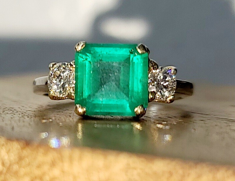 Vintage 14K Gold Engagement Ring 2.21CT. Natural Green Emerald Square Shape