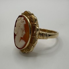 Vintage 14k Yellow Gold Carved Shell Oval Portrait Lady Cameo Ring ~ Size 6