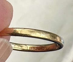 Beautiful 18k and diamond antique vintage ring