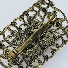 Vintage Brooch Red Glass Stones Filigree Openwork Goldtone 1-7/8″ x 1-1/8′